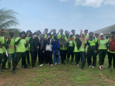 Seven Clean Seas Indonesia (SCSI) Kolaborasi dengan HIMBIO dalam Beach Clean-Up di Teluk Sebong – Kabupaten Bintan
